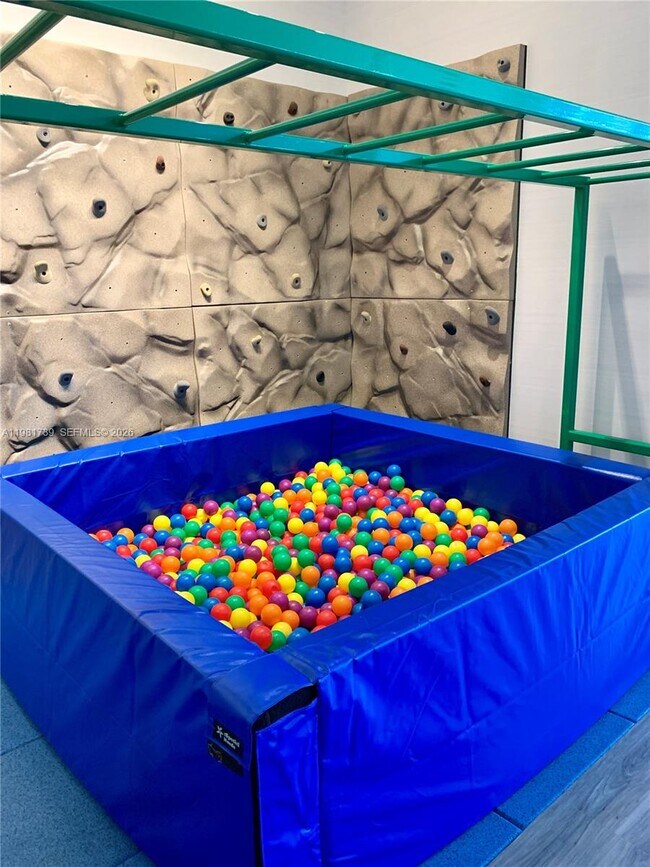 Building Photo - 16385 Biscayne Blvd