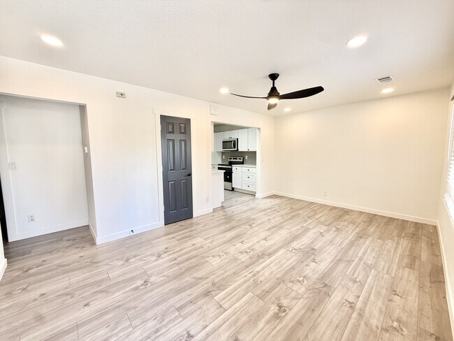 Building Photo - 2442 Mountain View Dr
