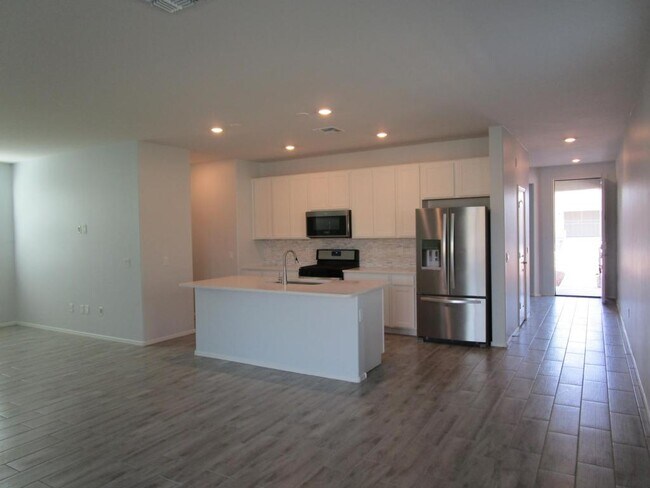 Building Photo - 8015 S Golden Bell Dr