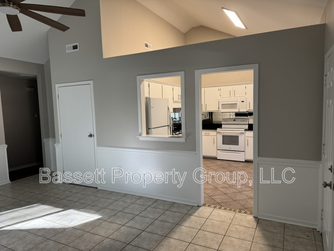 Building Photo - 1739 River Front Dr