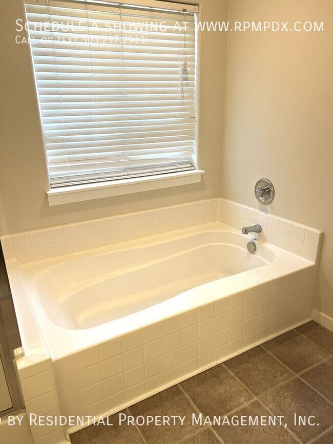 Building Photo - 15355 SW Greenfield Dr