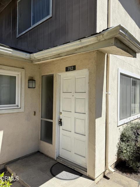 Building Photo - 752 W Hemlock St