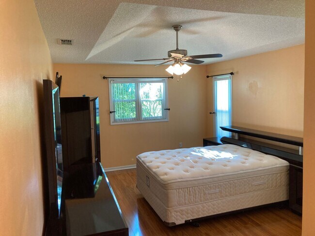 Building Photo - Ocala Palms 55+  2/2 Home