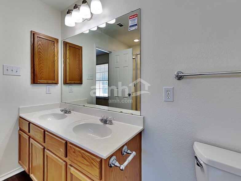 Building Photo - 14117 Cochise Dr