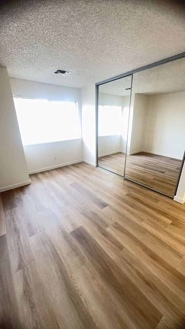 Building Photo - 2 Bed/2 Bath in Gated Community Condo