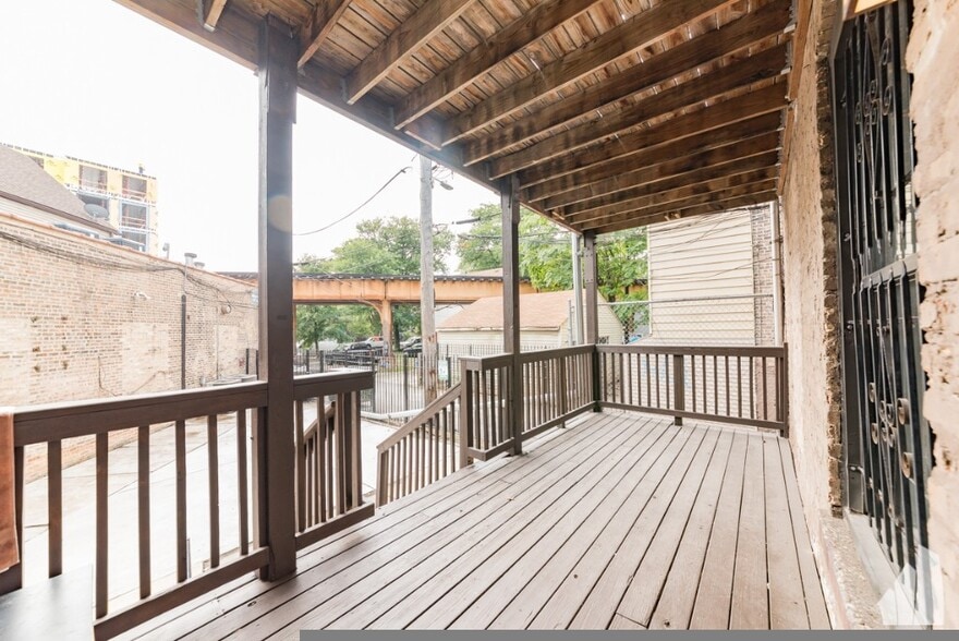 Building Photo - 2833 W Medill Ave