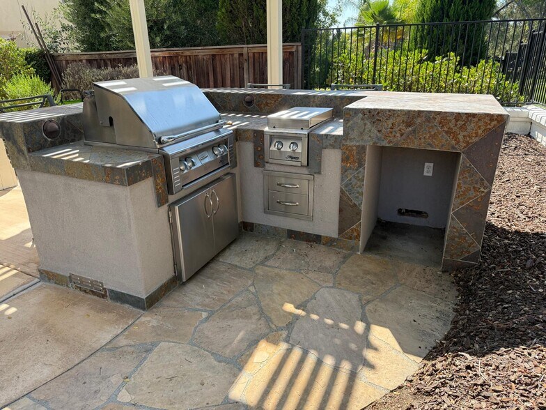 Building Photo - 32956 Rhine Ave