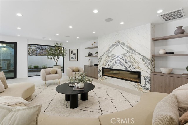 Building Photo - 2638 Zorada Dr
