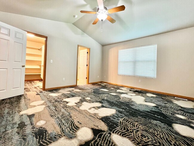 Building Photo - Charming 3-Bedroom Windsor Home: Comfort, Style, and Convenience Await!