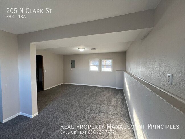 Building Photo - 205 N Clark St