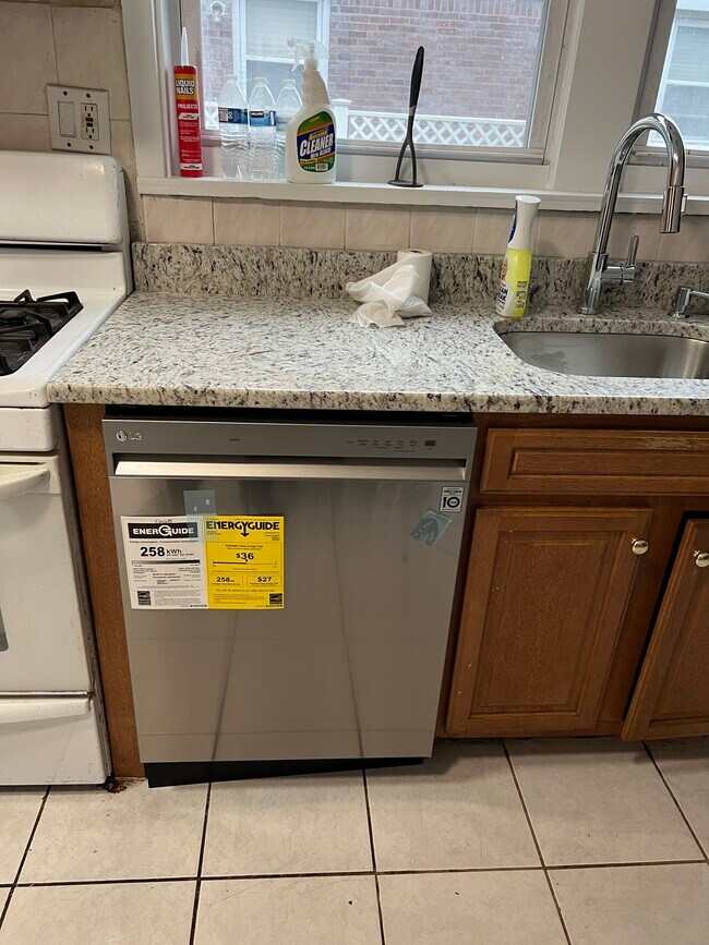 Building Photo - 42 W Ruby Ave