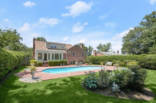 Building Photo - 7109 Radnor Rd