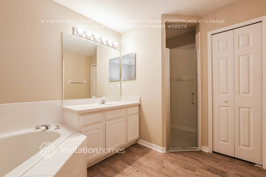 Building Photo - 1511 Canopy Oaks Dr