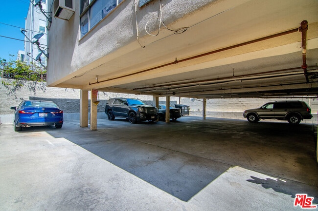 Building Photo - 333 S Serrano Ave