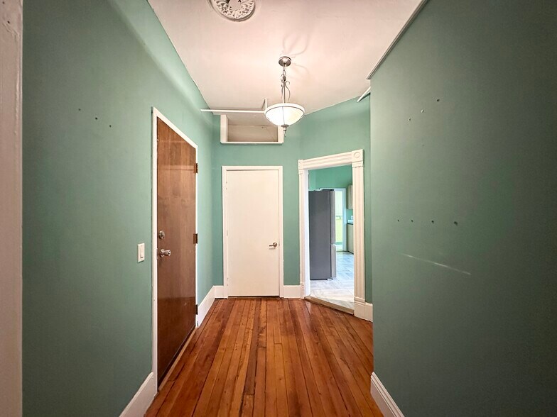 Building Photo - 124 Almy St