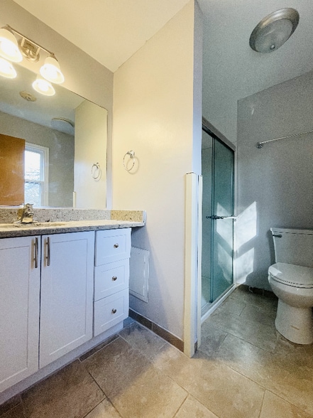 Building Photo - 14 Southbury Rd