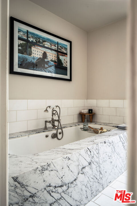 Building Photo - 1424 N Crescent Heights Blvd