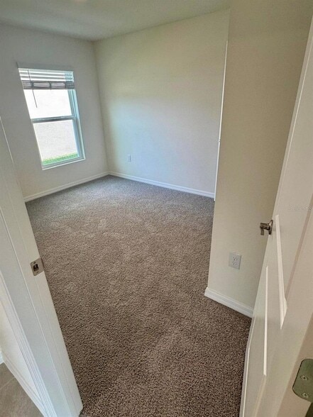 Building Photo - 2872 NE 21st Ct Rd