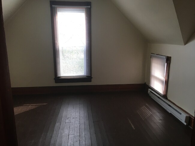 Building Photo - 3 Bedroom near Promenade Park