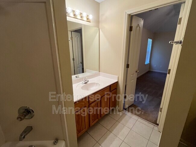 Building Photo - 10092 Cross Valley Dr