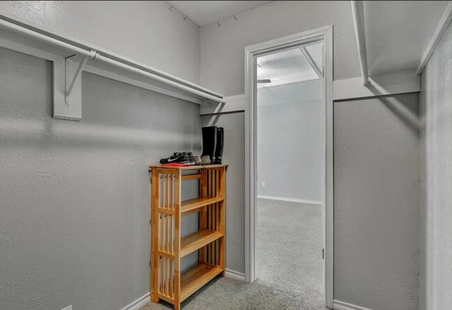 Building Photo - CROSSMEADOW