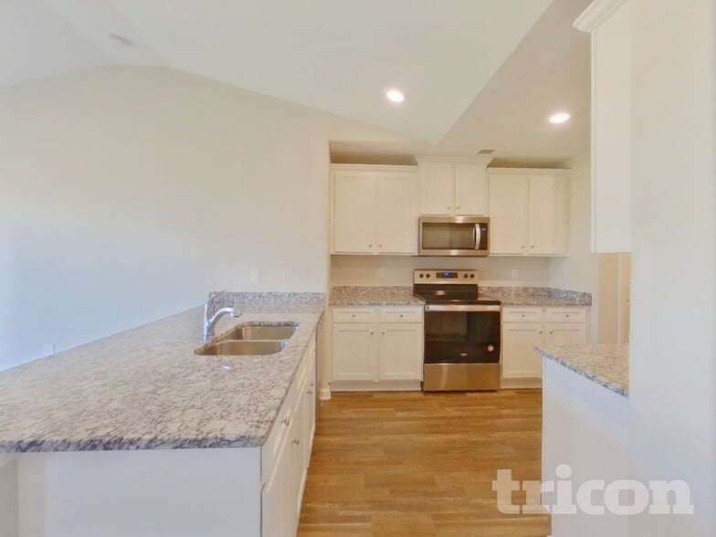 Building Photo - 315 Kenyon Dr