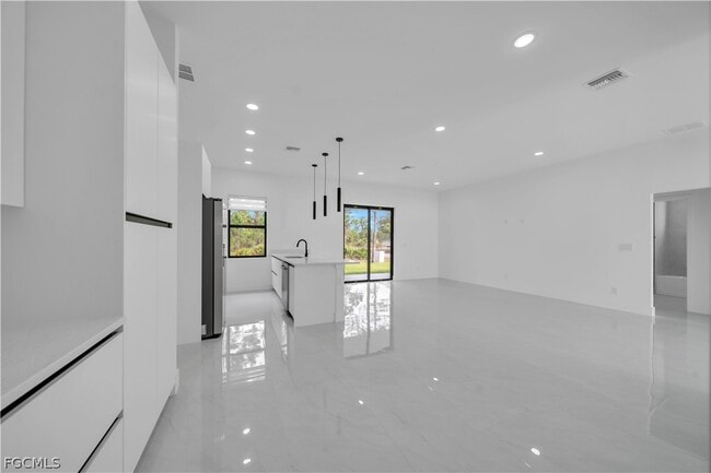 Building Photo - 2700 42nd St W