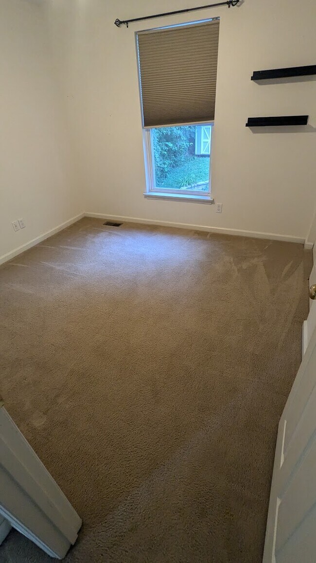 Building Photo - 2562 Creve Coeur Dr