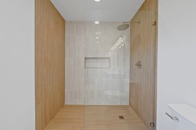 Building Photo - 460 Hilltop Trail
