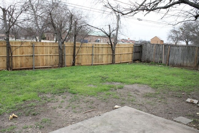 Building Photo - 6409 Macarthur Dr