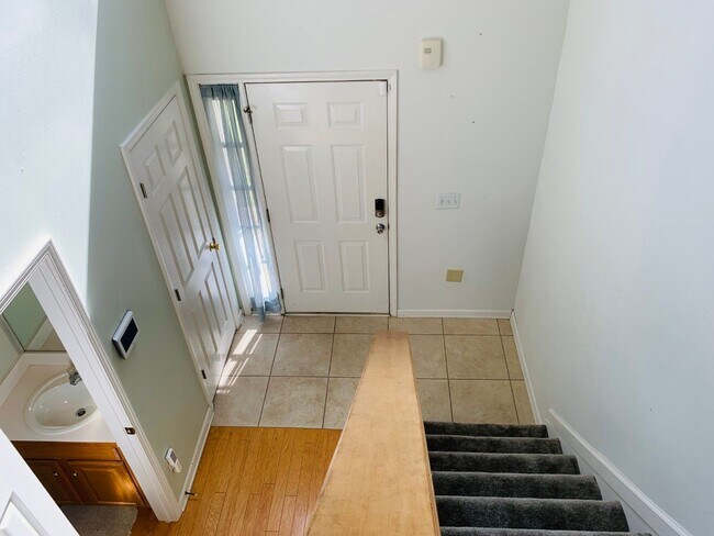 Building Photo - Great location! Lawncare/water is included...