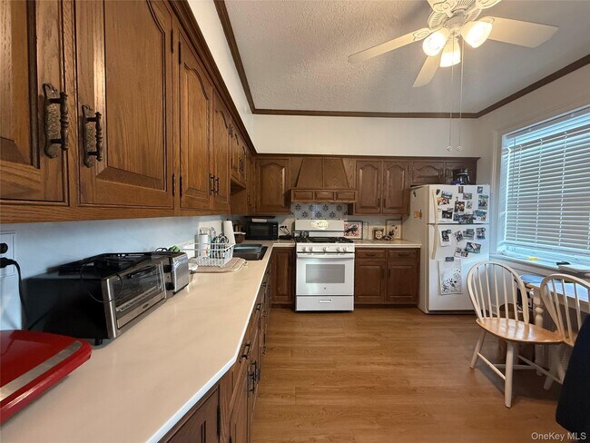 Building Photo - 5 Wood Ct