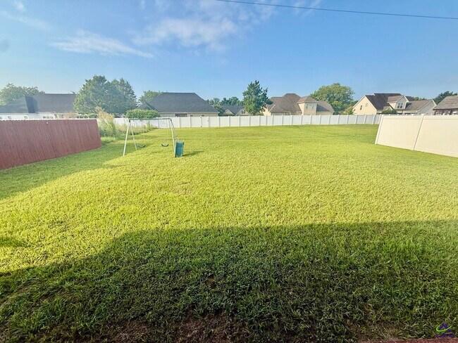 Building Photo - 634 Post Oak Way