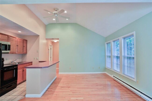 Building Photo - 2840 Hartford Ave