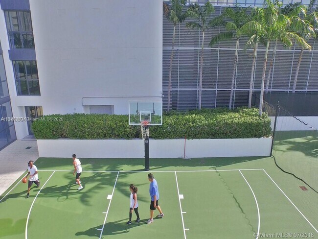 Building Photo - 2201 Collins Ave