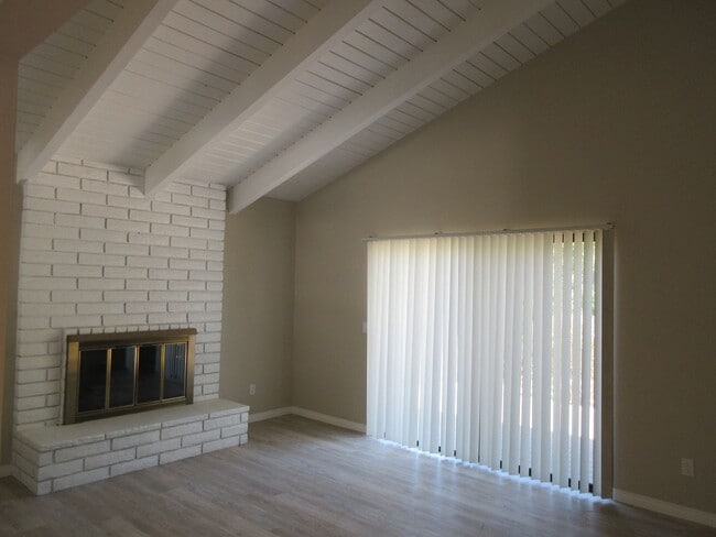 Building Photo - Three bedroom, two bath home located on a quiet cul-de-sac in desirable Bay View Heights