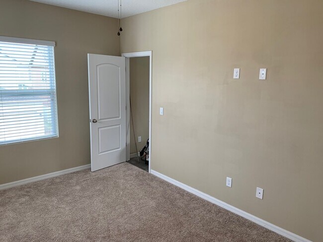 Building Photo - Garage Apartment in Winter Garden, Includes Utilities!