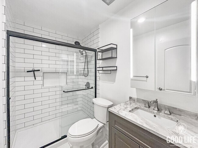 Building Photo - Stunning 1BD/1BA W/ Reserved Parking, A/C, and Community Pool in College Area!