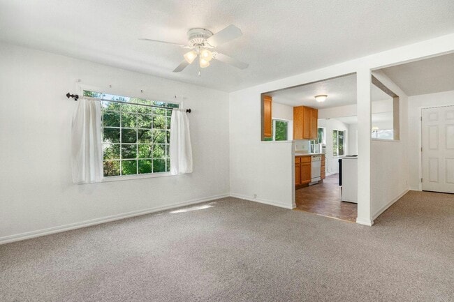 Building Photo - 5561 Thompson Hill Rd