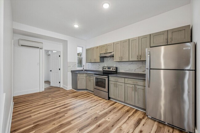 Building Photo - 3BR/1BA | Fully Renovated | Fast Approval