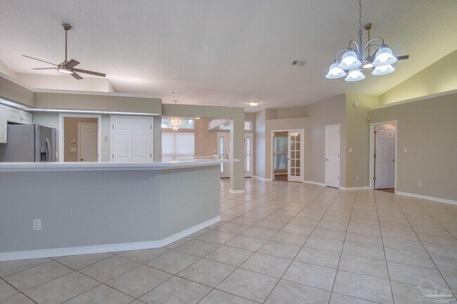 Building Photo - 2042 Hamilton Crossing Dr