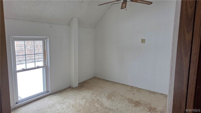 Building Photo - 552 29th St