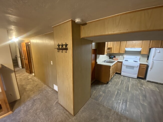 Building Photo - 819 E Hibiscus Ave