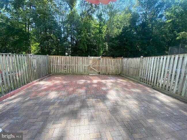 Building Photo - 8207 Stationhouse Ct