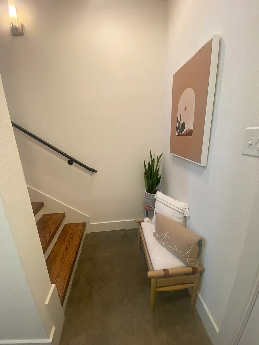 Building Photo - 5705 Bryan Pky