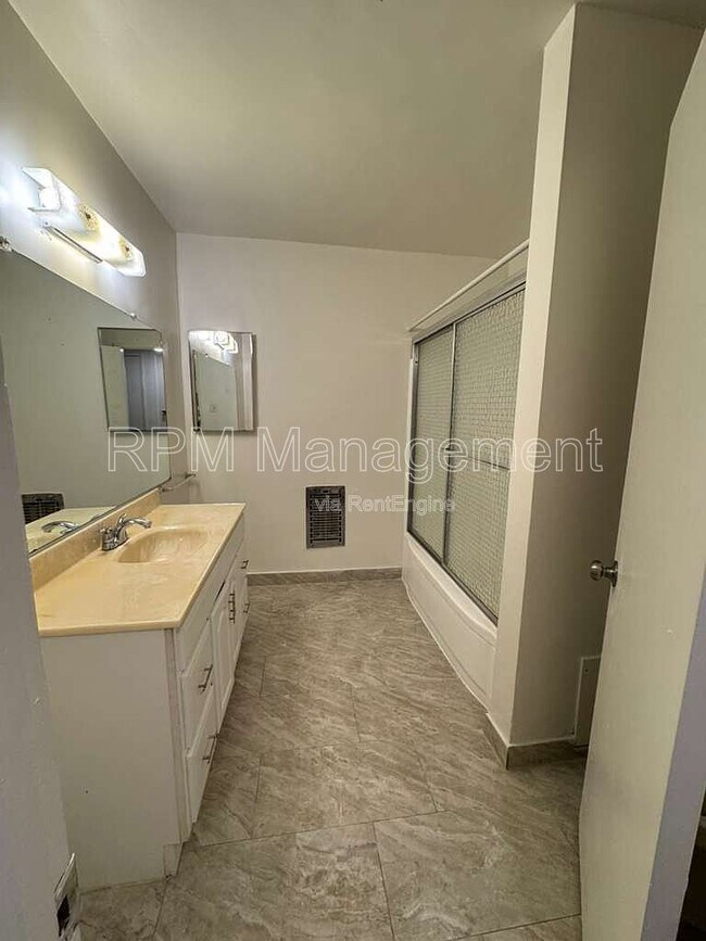 Building Photo - 11939 Albers St