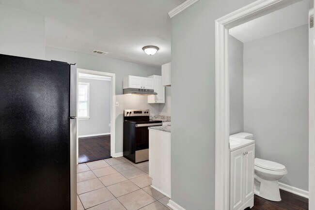 Building Photo - 2215