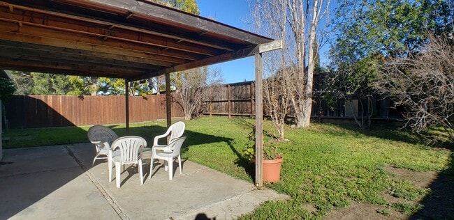 Building Photo - Freshly remodeled 3 bedroom, 1 bath home