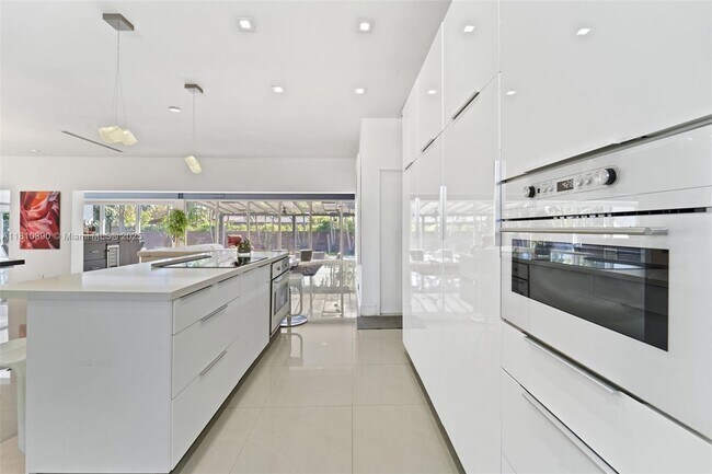 Building Photo - 18 Samana Dr