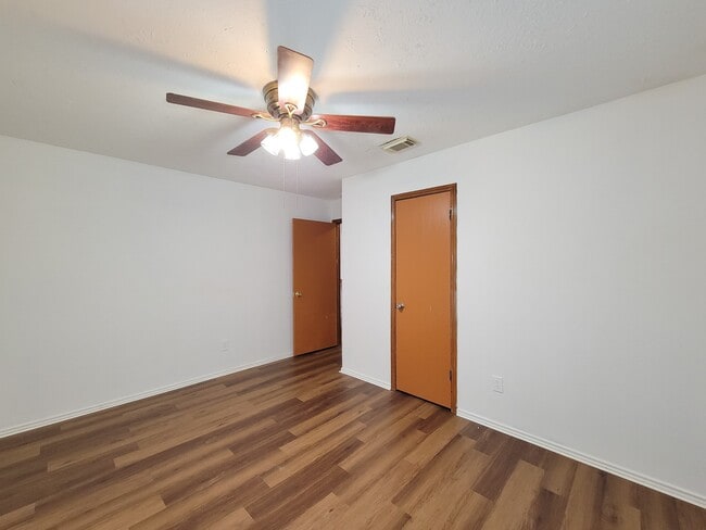 Building Photo - 2030 Creek Valley Ln